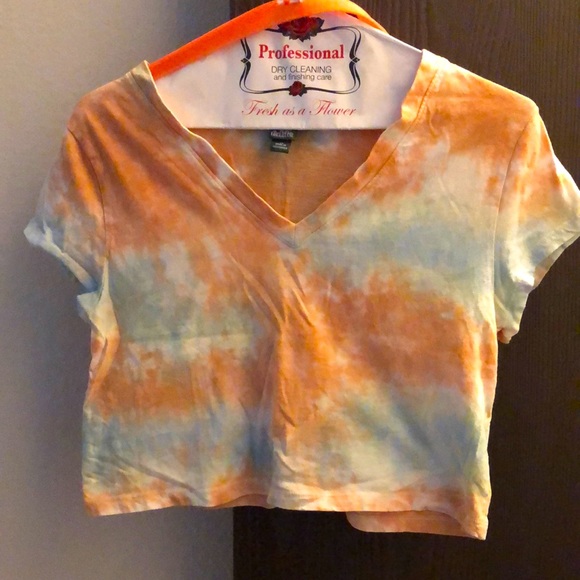 Tie Dye v-neck Wild Fable crop top - Picture 1 of 3